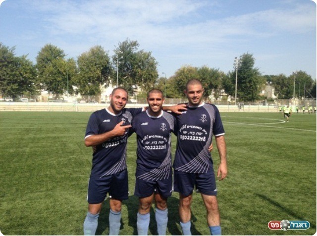 כולם מרוצים. מימין: משראוי, פתחי עאשור וקלבוני (צילום: אלי שמואלי)