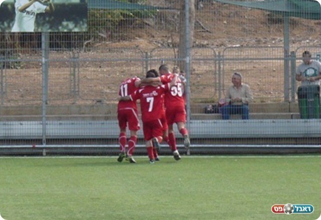 במגמת השתפרות. שחקני רמת ישראל (צילום: אלי שמואלי)