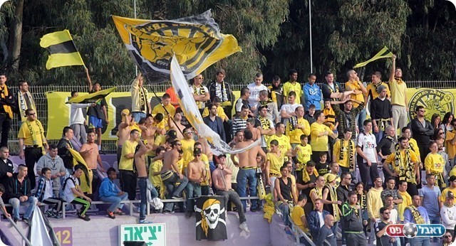 אוהדי נתניה היום בוינטר (צילום: לירן דורף)