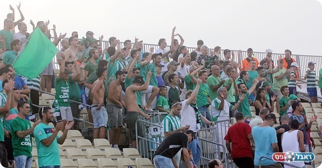 אוהדי כפר סבא חוגגים עלייה לרבע הגמר (לירן דורף)