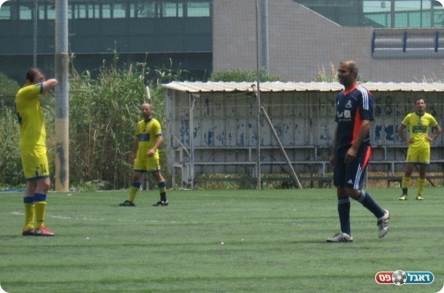 הבולט בהגנת קריית שלום. דלל (מימין: צילום: אלי שמואלי)