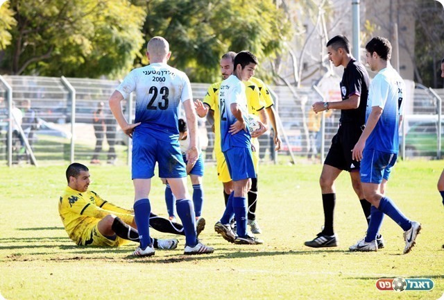 שדרות הצליחה להתחזק. מיטב (על הדשא. צילום: אורי גבאי)
