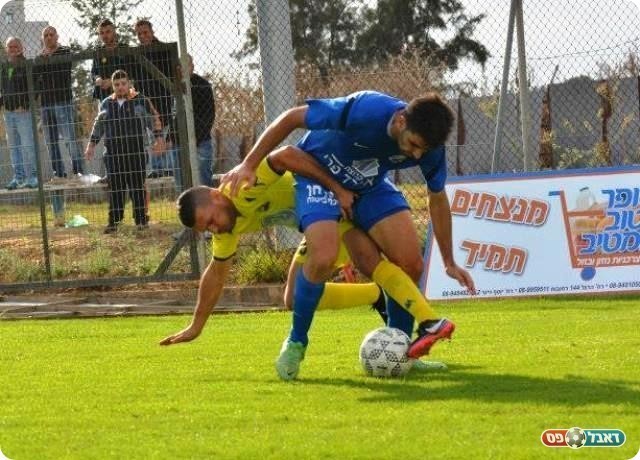 היה בסגל ואף שיחק. משה נאבק ביאיר אזולאי (צילום: ולדי מויסייב)