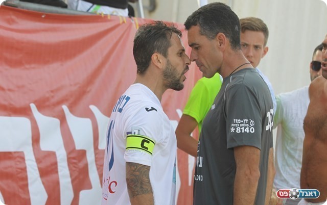 העימות בין השופט שי שטרית לאסי בוזגלו(צילום:שלומי גבאי)