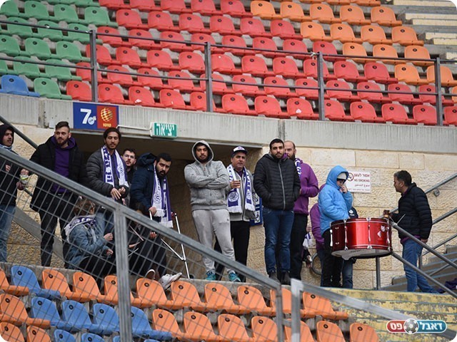 אוהדי הכח (payperlens)