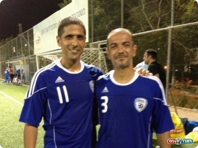 הקפטן שאול מימון עם אדיב שרעבי. "מתרגשים ללבוש את הסמל"