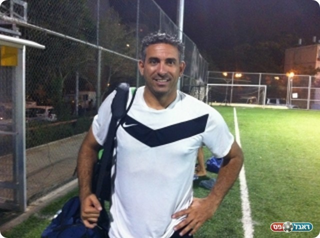 שוער הנבחרת אושרי לוי באימון הנבחרת. יקח את ישראל לגמר?