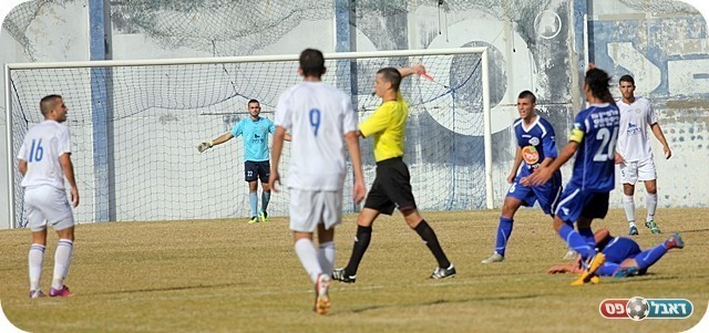 עבירה של צהוב כהה. האדום לברבי (צילום: לירן דורף)