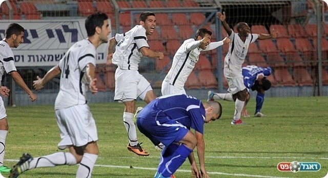 שריקת הסיום, שחקני כפס בעננים (לירן דורף)