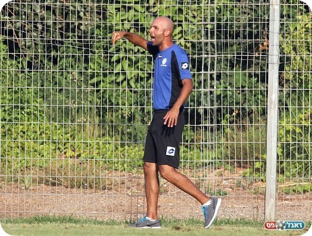 העביר את המשחק מהיציע. עמר (צילום: לירן דורף)