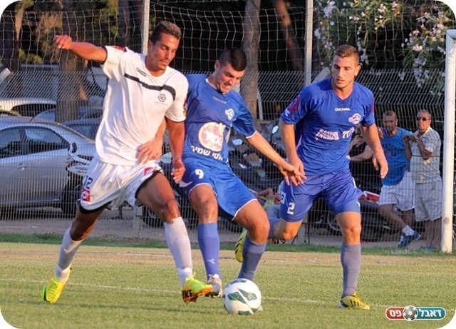 ניסה פעם אחר פעם. אז'ובל מנסה להסתדר עם אסף לוי (צילום: לירן דורף)