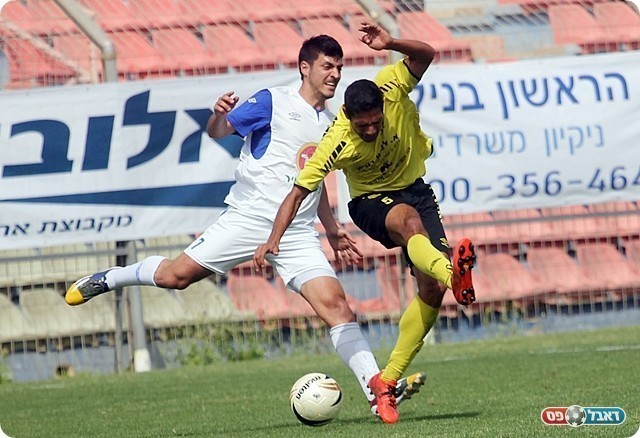 אסף לוי מתקל את בונקר (לירן דורף)