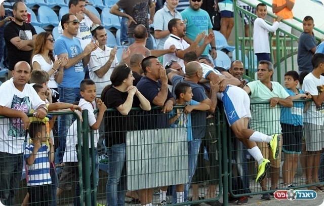 האוהדים חוגגים בדרך לעוד עונה בלאומית (קובי רוזן)