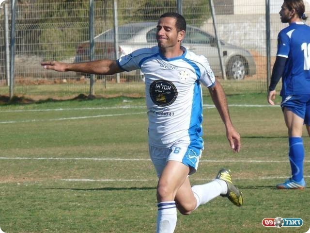 וחוגג (אלי שמואלי)