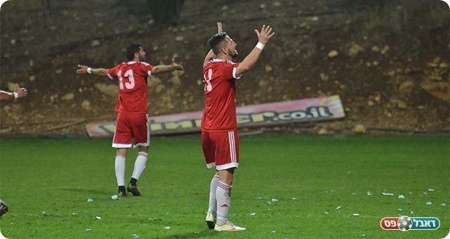 אבי מלכה מאושר אחרי השער (אבי רביבו)