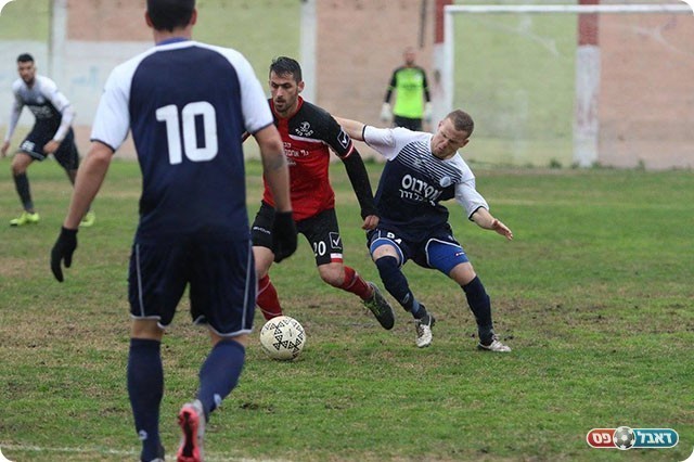 אבלס מנסה לעצור את נסרלאדין (עודד חסין)