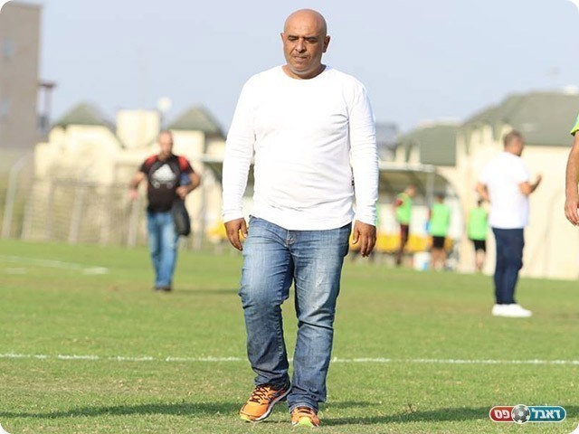 מאמן שפרעם איברהים אבו רקייק (עודד חסין)