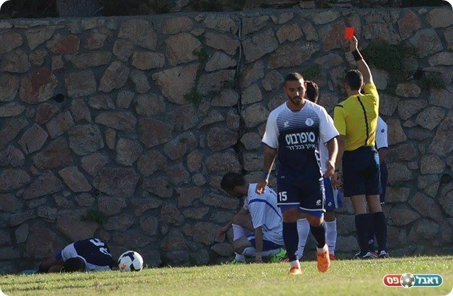 האדום לאימן מנאע (עודד חסין)