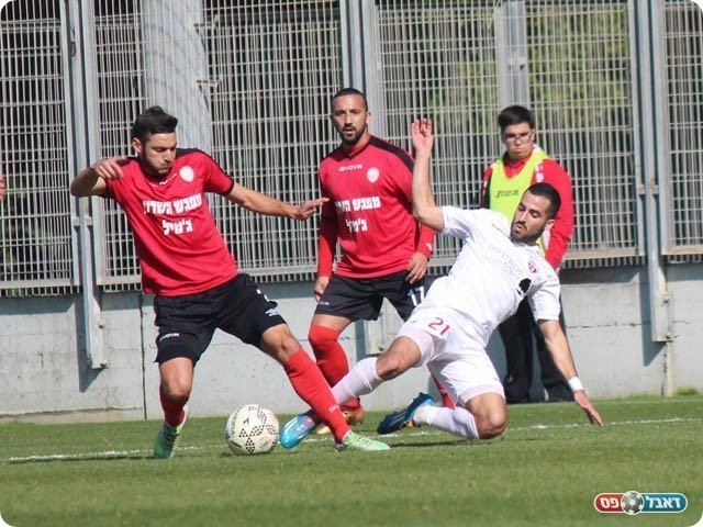 איציק אבושדיד משקיף על בן עשור (שובל ירושלמי)