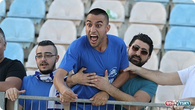 אוהד שעריים היום במשחק (דניאל סטרבורבדיס)