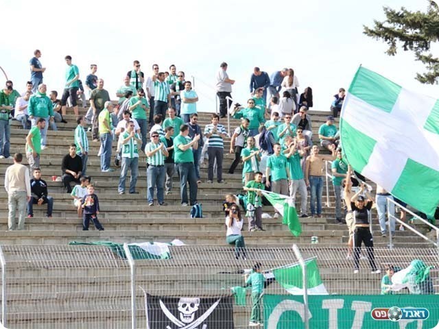 אוהדי כפר סבא (צילום: עודד חסין)