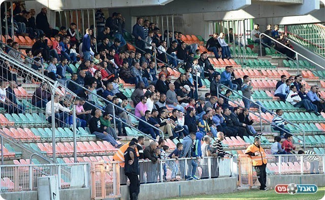 אוהדים שבאו לצפות במשחק (דני מלניצקי)