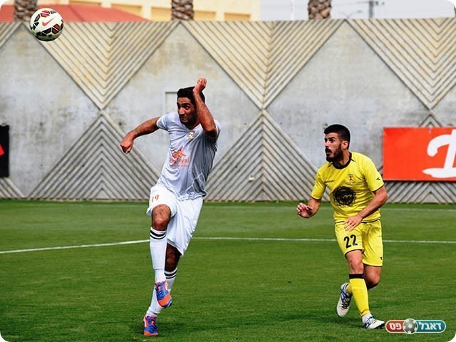 אופק בנטלולה מרחיק את הכדור (דני מלניצקי)