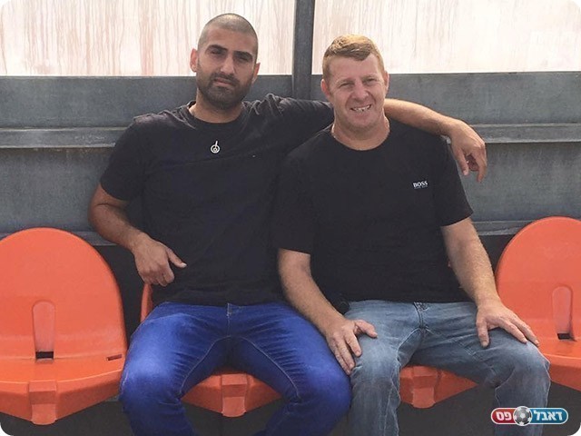 אורי קרגולה (משמאל)