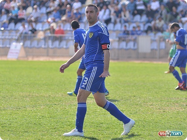 אילן סויסה, להוריד בפניו את הכובע (קובי פורטל)