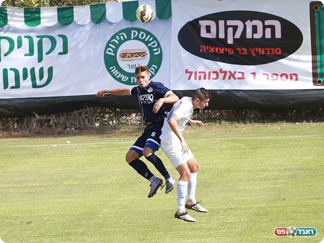 אלמוג אוחיון וגל מלכה במאבק על הכדור (קובי פורטל)