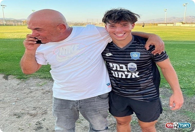 ניצחון חשוב בזמן קריטי. גדי כרמלי לצידו של אלעד כהן (רון בלומנטל)