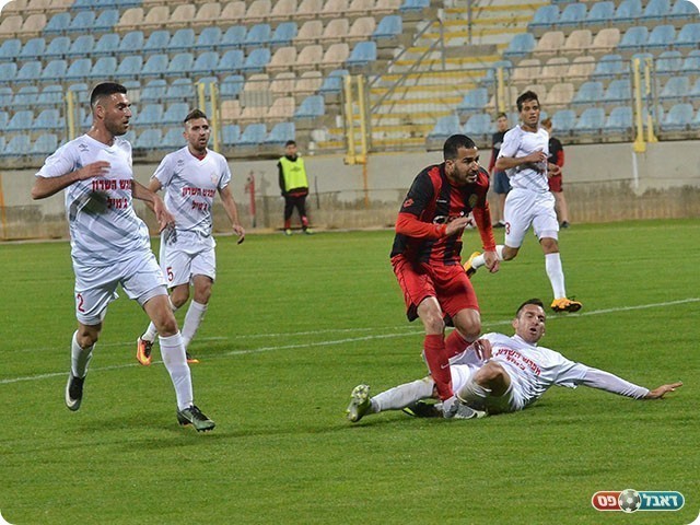 גומה וסלם (אבי רביבו)