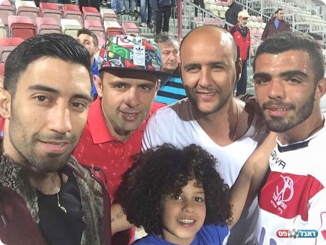 אפיק כהן יחד עם המשפחה בסיום. בישול ענק שלו לשער השני (פייסבוק)