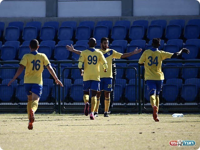 ארז'ואן חוגג את השער השני (payperlens)