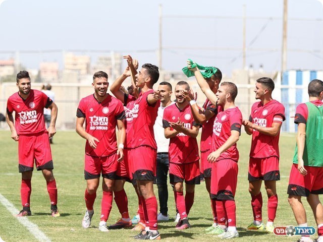 שחקני באקה חוגגים (וואסים מוואסי)