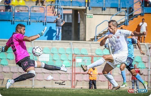 אלון בוזורגי כובש מהריבאונד (וואסים מוואסי)