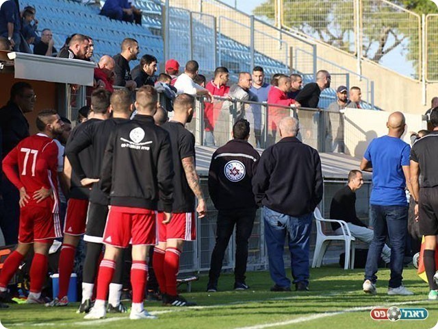 המהומות ביציעים (נזיה סולטאן)