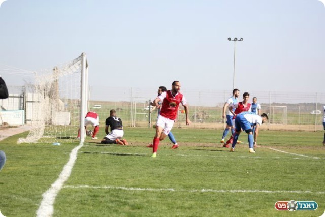 לאחר כמה דקות בן לולו תיקן וכבש (דאפר מחאמיד)