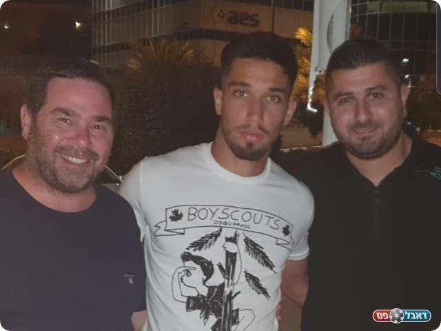 מאי בר גיל במעמד החתימה 