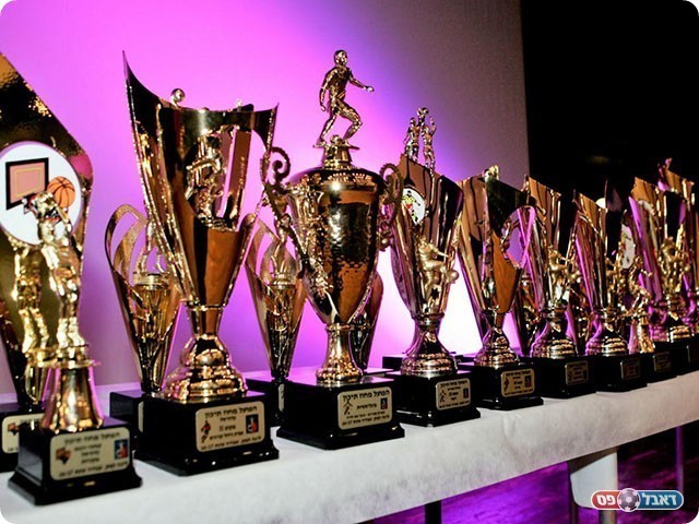 חלוקת הגביעים