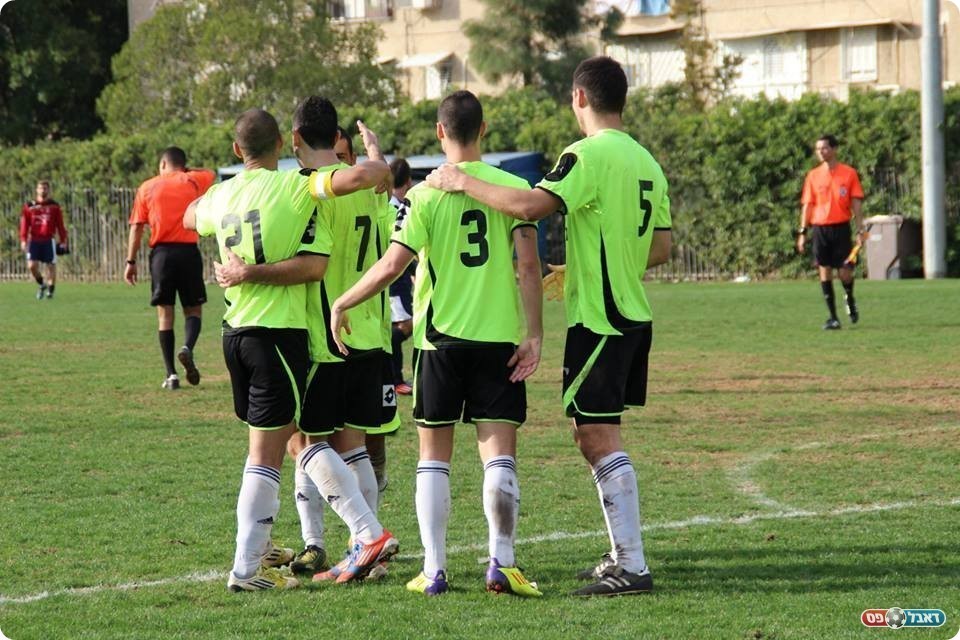 חוגגים את השני (צילום: עודד חסין)