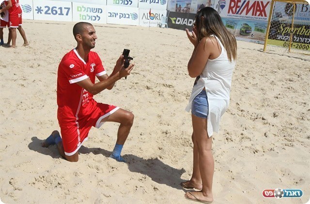 גיא עיני שולף את הטבעת (שלומי גבאי)