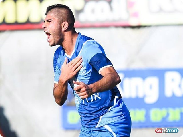 גיל יצחק לאחר כיבוש השער מול עמישב (רולנדי ברנשטיין)