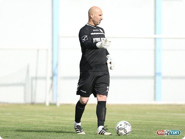 שוער הרצליה דורון רוזנקוביץ' (נזיה סולטאן)