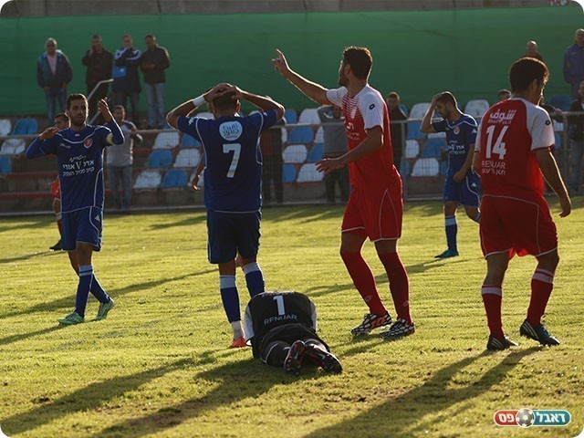 היה קרוב לשוויון. כהן ושחקני מגדל העמק תופסים את הראש (עדי מלול)
