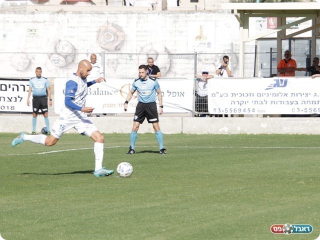 גבאי מחמיץ כדור מהנקודה (בן מלניק)