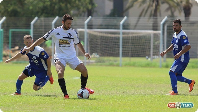 חלבי עם הכדור. אבלס ובן דוד משקיפים (עודד חסין)