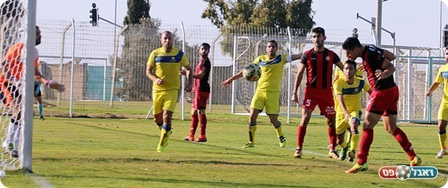 הכדור ברשת (לירן דורף)