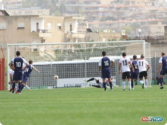 הפנדל של רביבו בפנים (עודד חסין)