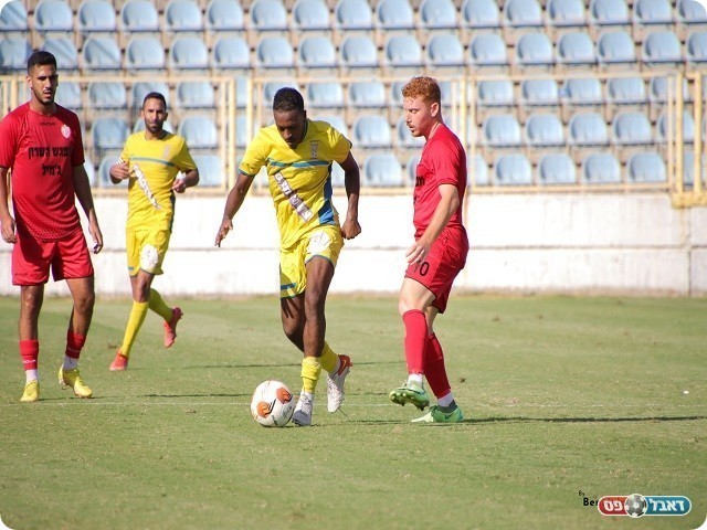 יחזרו למסלול הניצחונות? שחקני הפועל הרצליה וירמיהו חולון